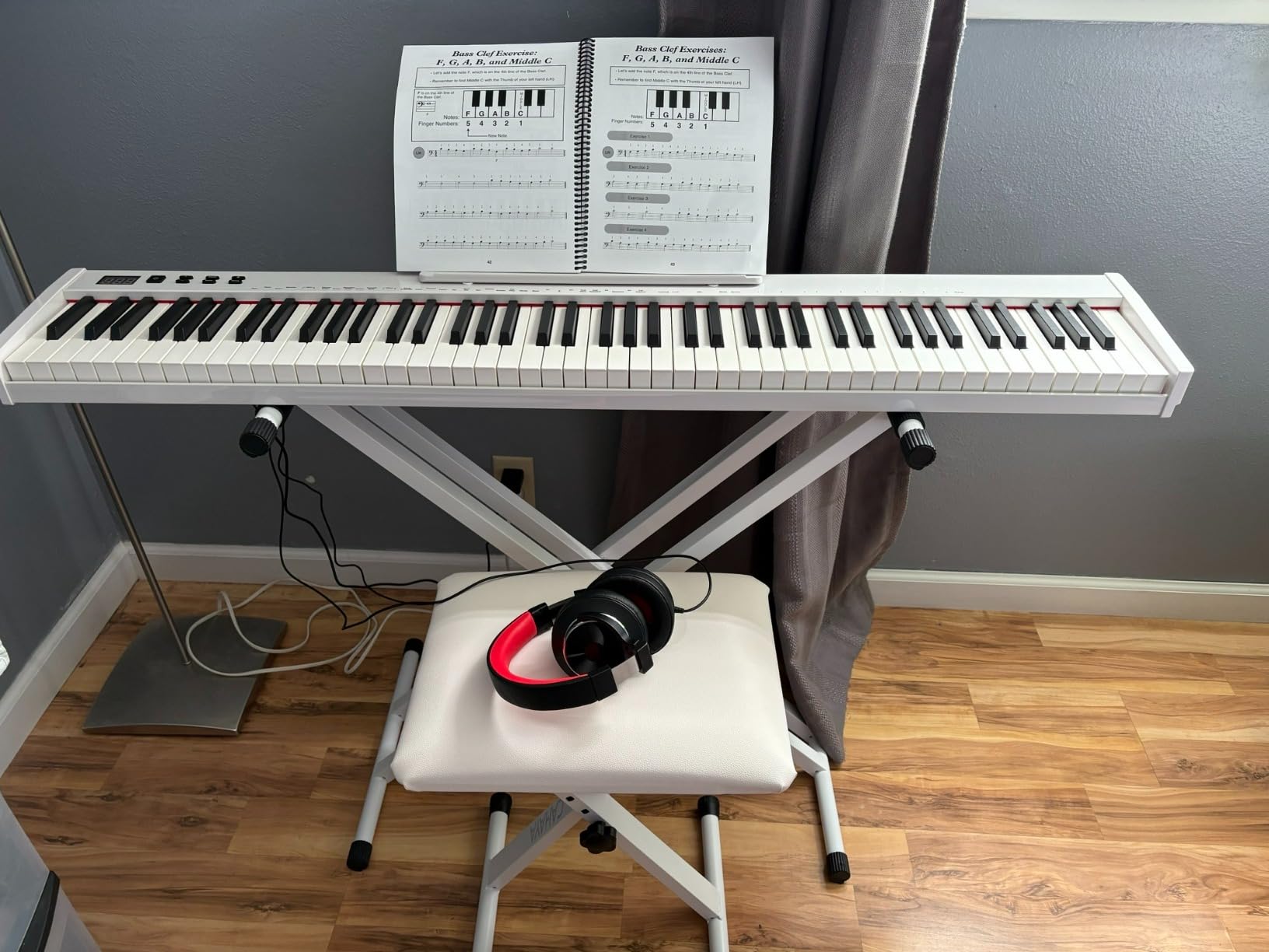 NikoMaku Semi-weighted 88 Keys Piano Keyboard Compact Portable Digital Piano Set for Beginners with Stand, Carrying Case, Sustain Pedal, Headphones, SWAN-S Black - Customer Photo 2