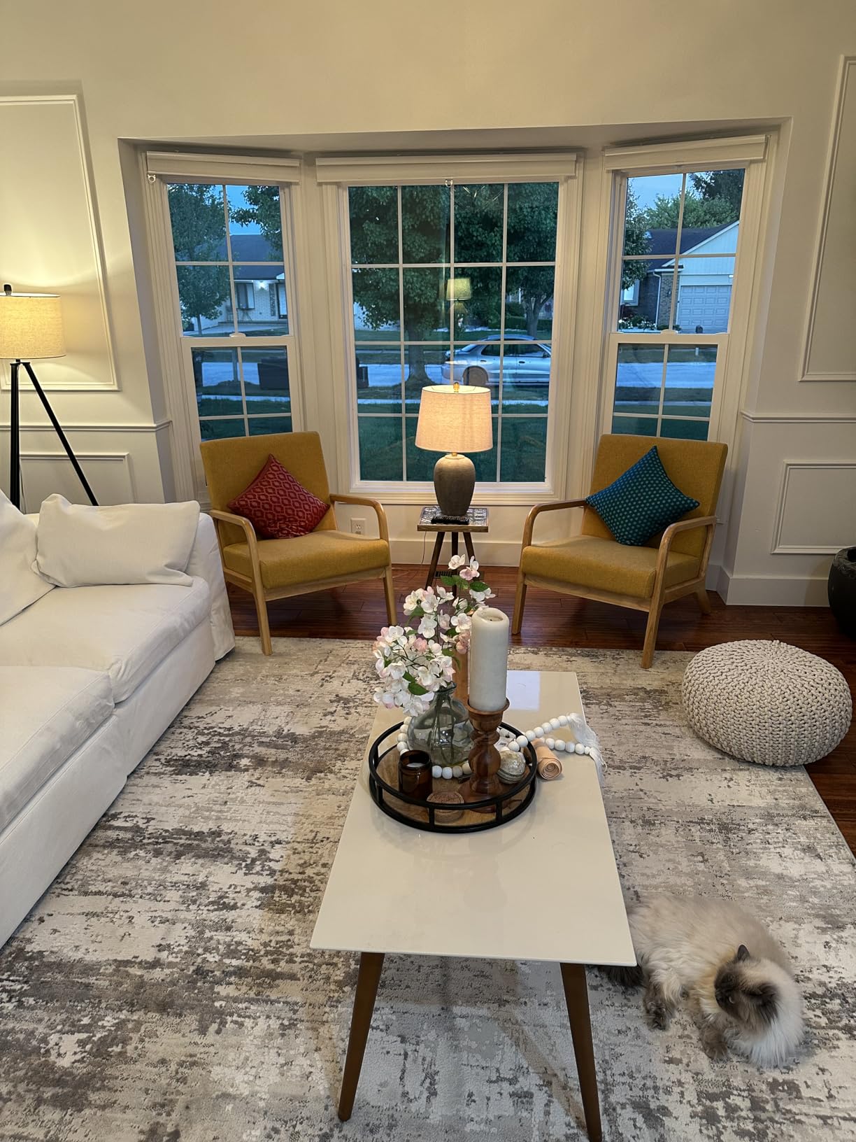 ELUCHANG Accent Chair with Lumbar Pillow,Mid-Century Modern Armchair, Linen Fabric Comfy Reading, Lounge Side Chair for Living Room Bedroom Apartment,Easy Assembly(Beige) - Customer Photo 2