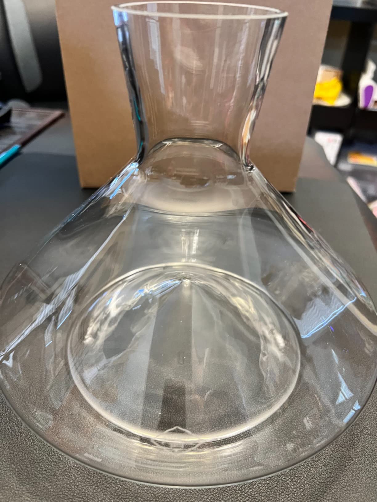Josephinenhütte - JOSEPHINE Decanter - Brilliant - Hand blown decanter - This crystal glass decanter is designed for 0.75l wine bottles. - Customer Photo 1