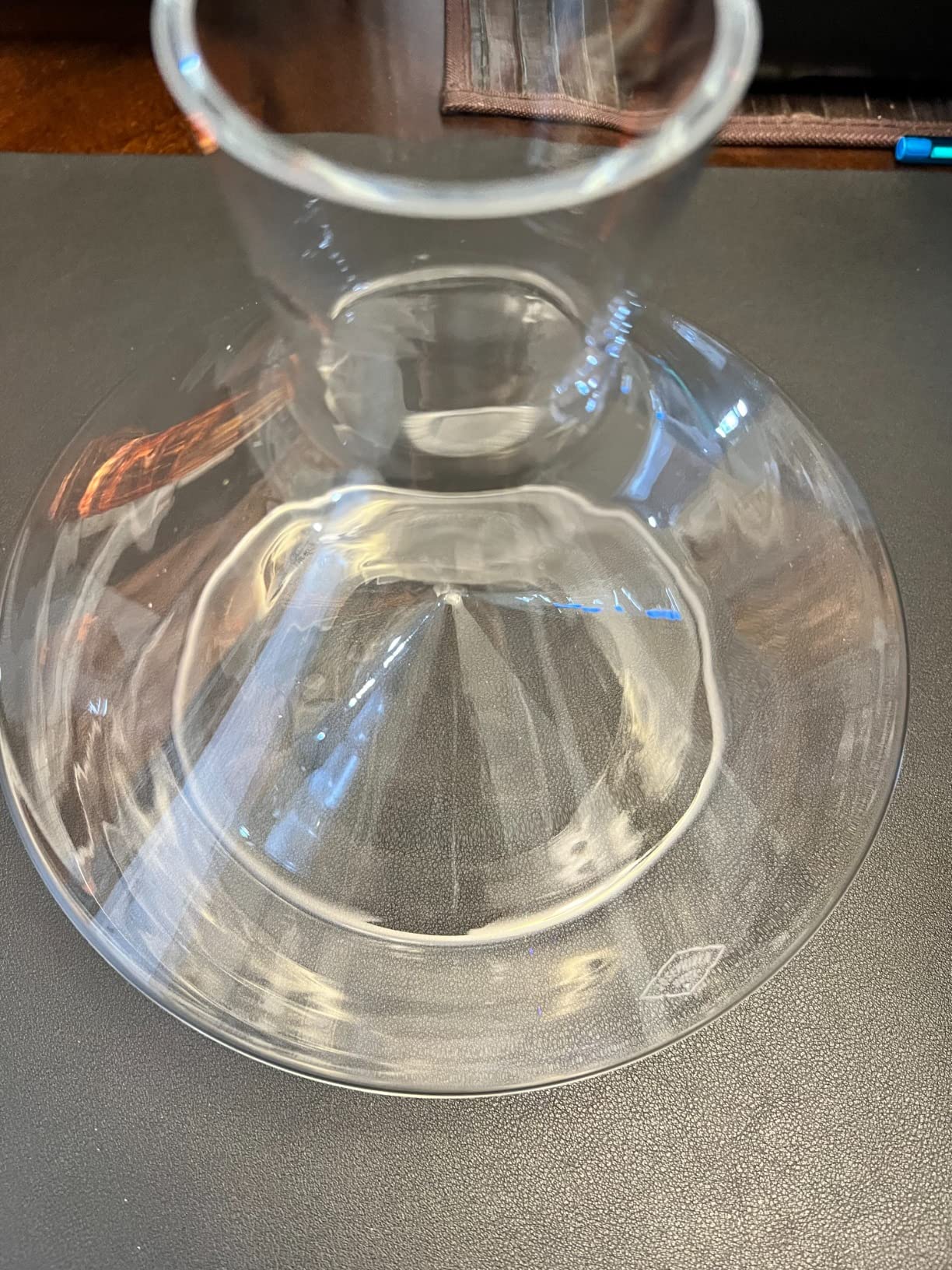 Josephinenhütte - JOSEPHINE Decanter - Brilliant - Hand blown decanter - This crystal glass decanter is designed for 0.75l wine bottles. - Customer Photo 2