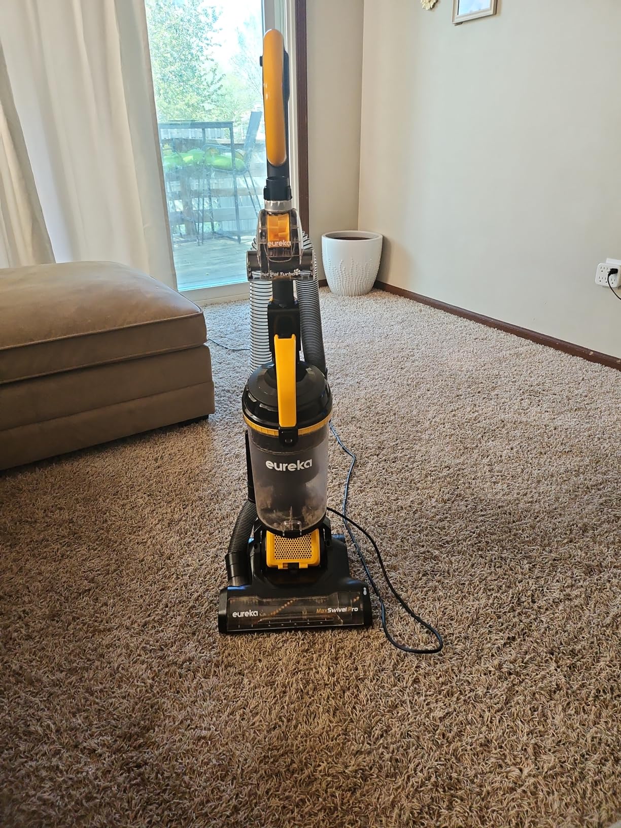 Eureka Powerful Upright Vacuum Cleaner for Home Pet Hair, Lightweight Household Upright Vacuum for Carpet and Hard Floor, MaxSwivel Pro NEU350 with Pet Tool, Yellow - Customer Photo 1