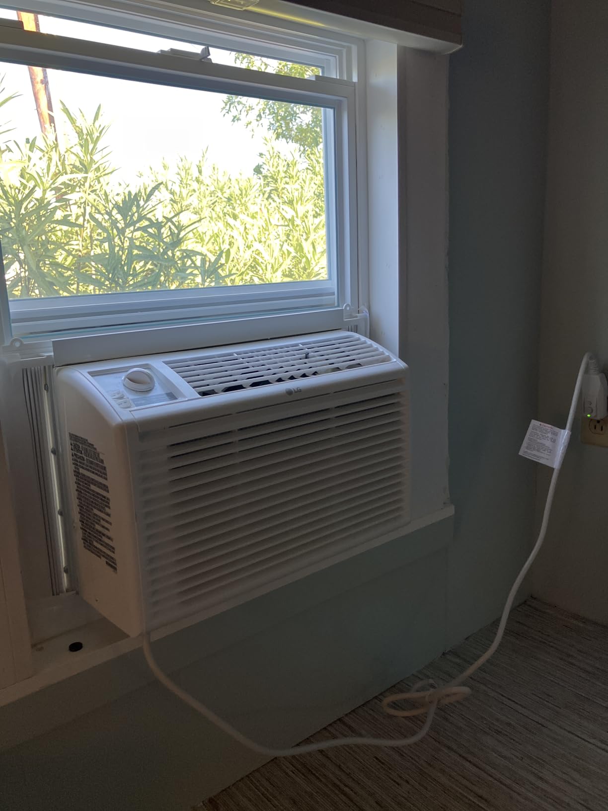 LG 5000 BTU Window Air Conditioners [2023 New] Easy Mechanical Control Ultra-Quiet Compact-size Cools Washable Filter 150 Sq.Ft. for Small Room AC Unit air conditioner Easy Installation White LW5023 - Customer Photo 1