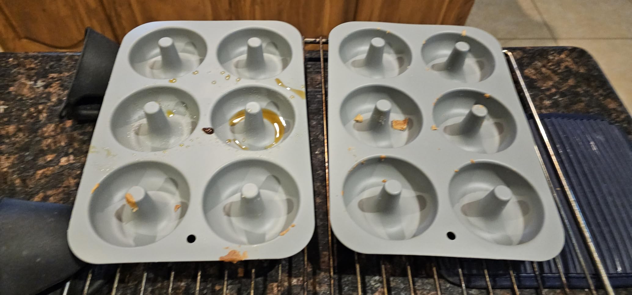 Aichoof Silicone Donut Mold for 6 Doughnuts, Set of 2. Food Grade LFGB Silicone Bagels Baking Pan, Non-Stick, Dishwasher Safe, Heat Resistant and Microwave Safe(Gray) - Customer Photo 2
