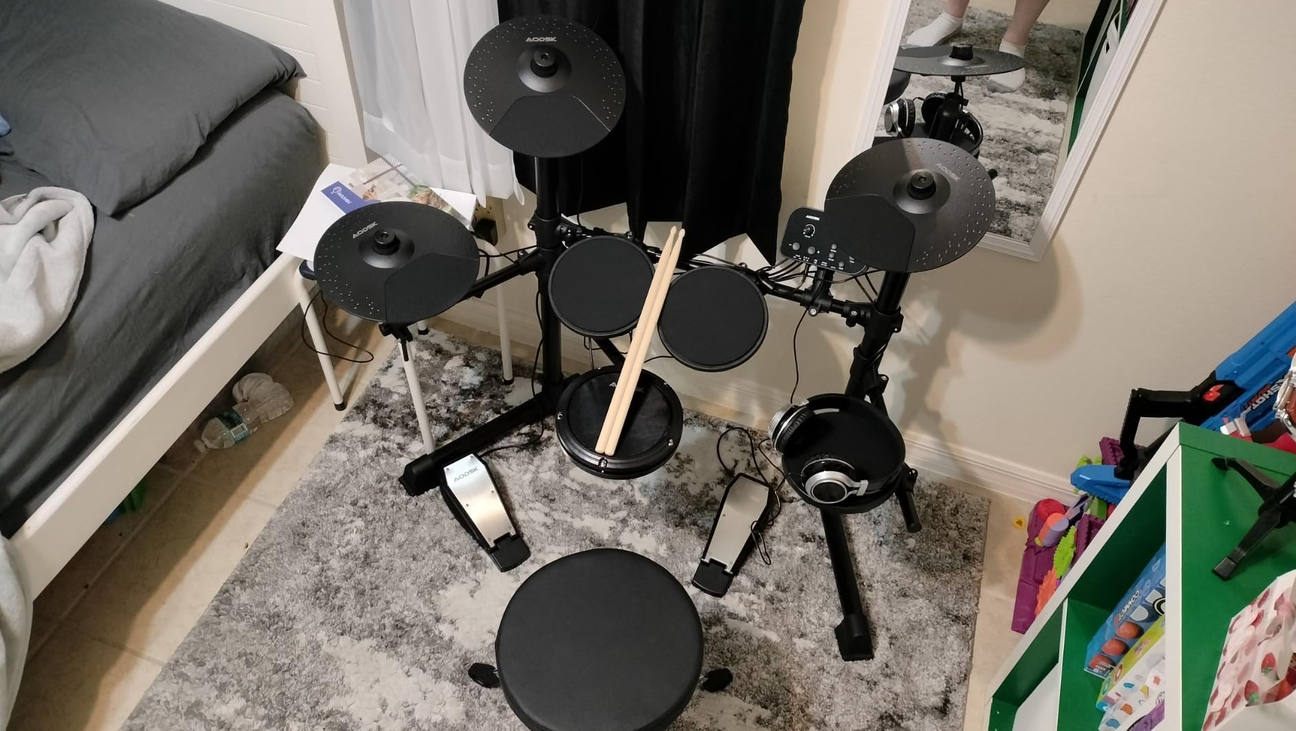 AODSK Electric Drum Set for Beginner Kids with 150 Sounds,4 Quiet Drum Pads,2 Pedal,Throne,Sticks,Electronic Drum with Headphone,AED-400 - Customer Photo 1