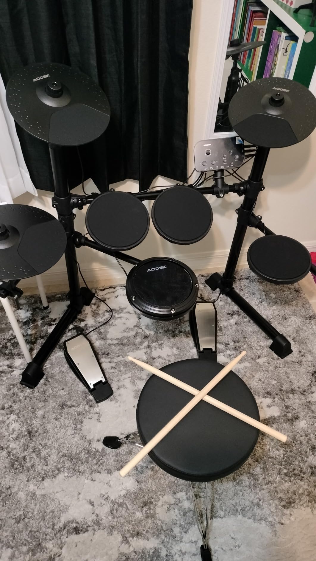 AODSK Electric Drum Set for Beginner Kids with 150 Sounds,4 Quiet Drum Pads,2 Pedal,Throne,Sticks,Electronic Drum with Headphone,AED-400 - Customer Photo 2