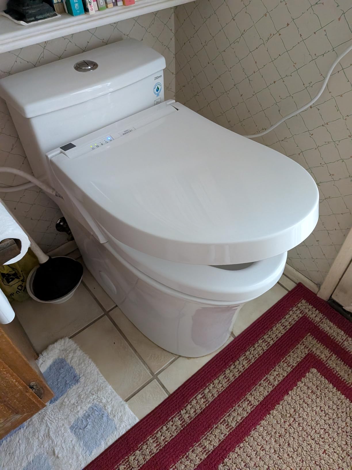 HOROW HR-ST076W Elongated Toilet with Left-Hand Trip Lever, One Piece Toilet for Bathroom, Soft Closing Seat Include, Single Side Flush High Efficiency 1.28 GPF, 12'' Rough-In, White Toilet Bowl - Customer Photo 1
