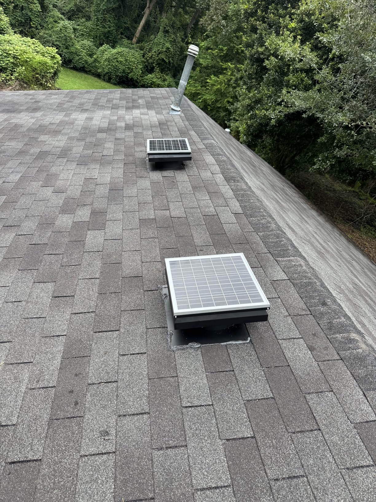 DC HOUSE 32 Watt Solar Attic Fan Solar Powered Roof Exhaust Fan Up to 3000 Sq Ft,2500 CFM Metal Shell Solar Vent Hail and Weather Resistance - Customer Photo 1