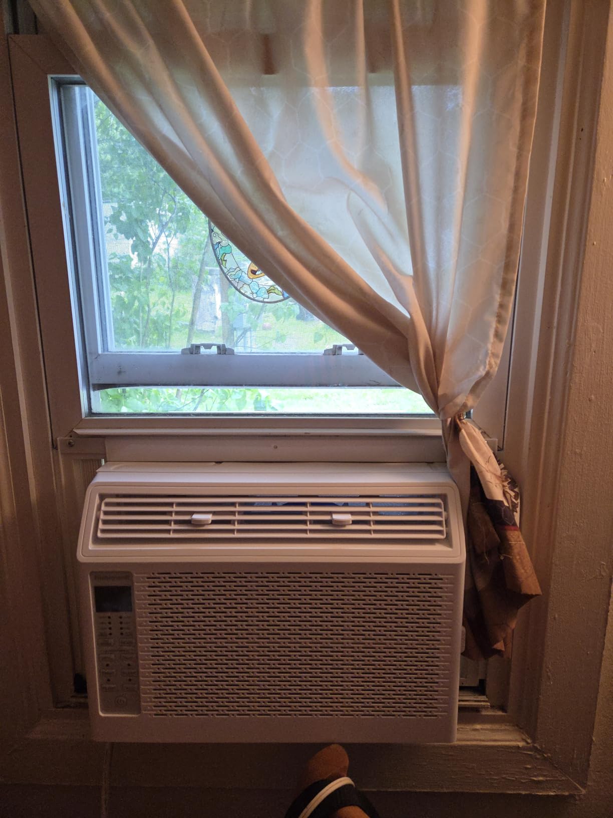 Honeywell 12,000 BTU Digital Window Air Conditioner, Remote, LED Display, 4 Modes, Eco, 550 sq ft Coverage - Customer Photo 1