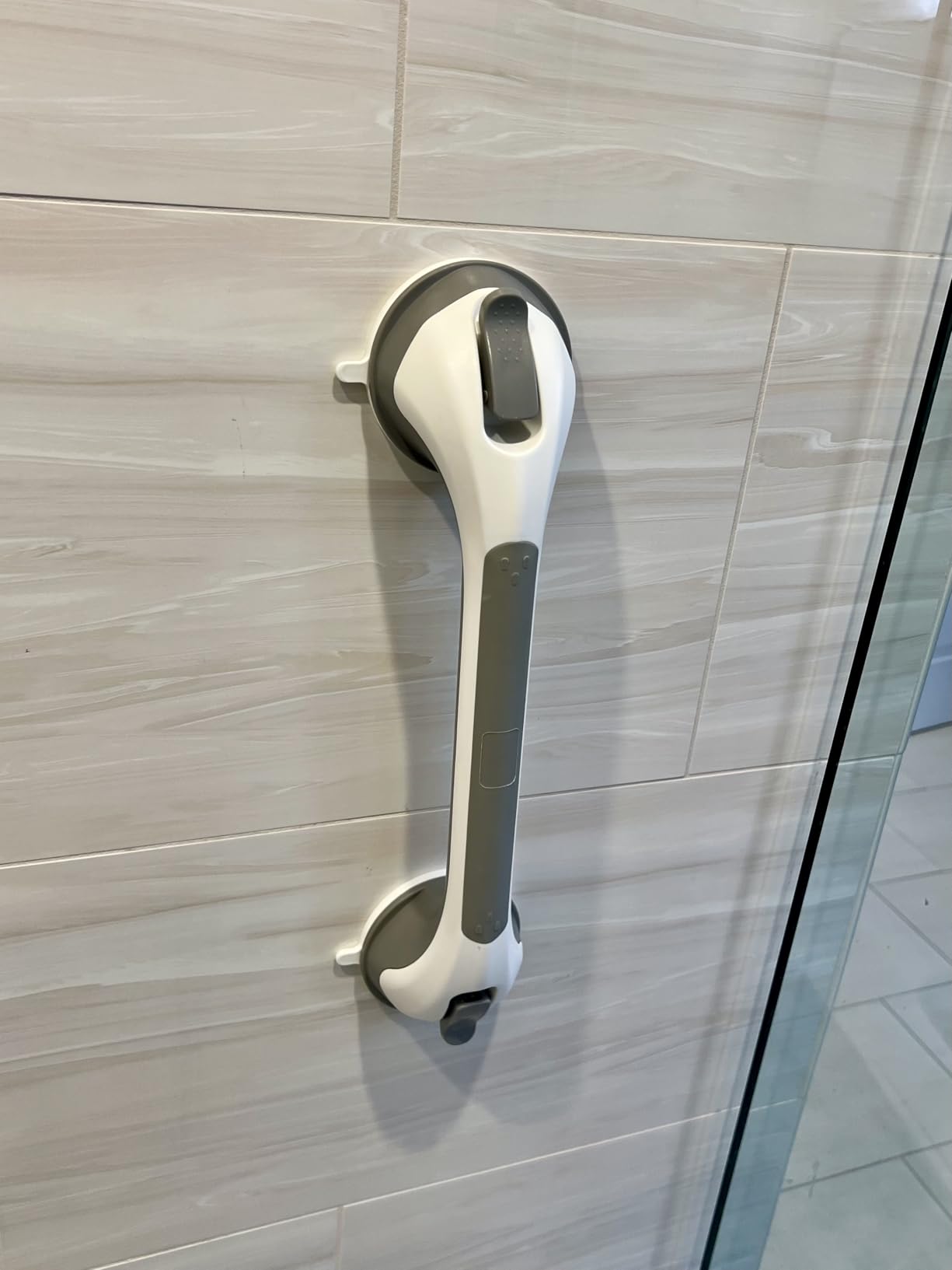 TAILI Shower Grab Bar 16 Inch Suction Cup Grab Bars for Bathroom, Removable Shower Safety Handle Heavy Duty Bathtub Grip for Seniors & Elderly, Strong Handrails No Drilling Waterproof, Grey - Customer Photo 1