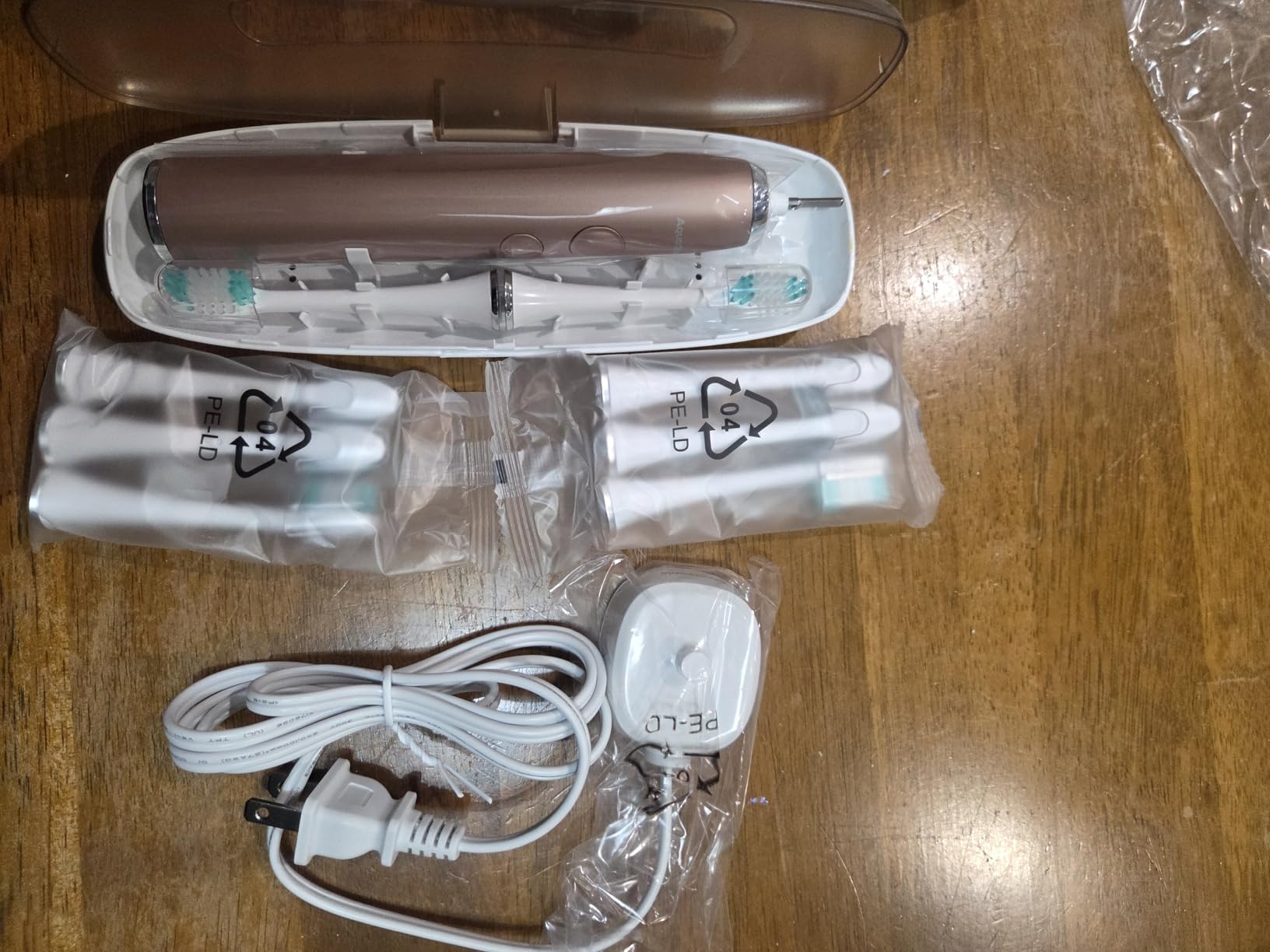 Aquasonic Vibe Series Ultra-Whitening Toothbrush – ADA Accepted Power Toothbrush - 8 Brush Heads & Travel Case – 40,000 VPM Motor & Wireless Charging - 4 Modes w Smart Timer – Mint Green Metallic - Customer Photo 3