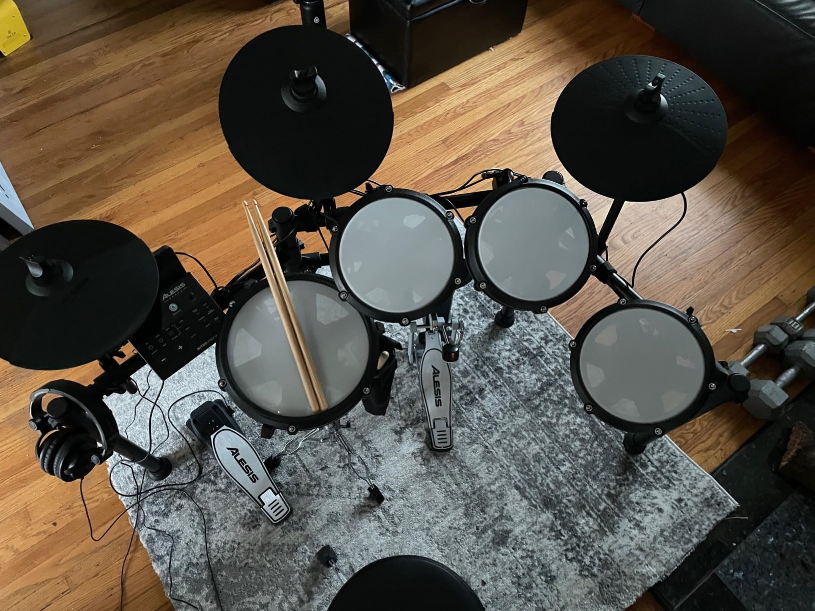 Alesis Nitro Max Kit Electric Drum Set with Quiet Mesh Pads, 10
