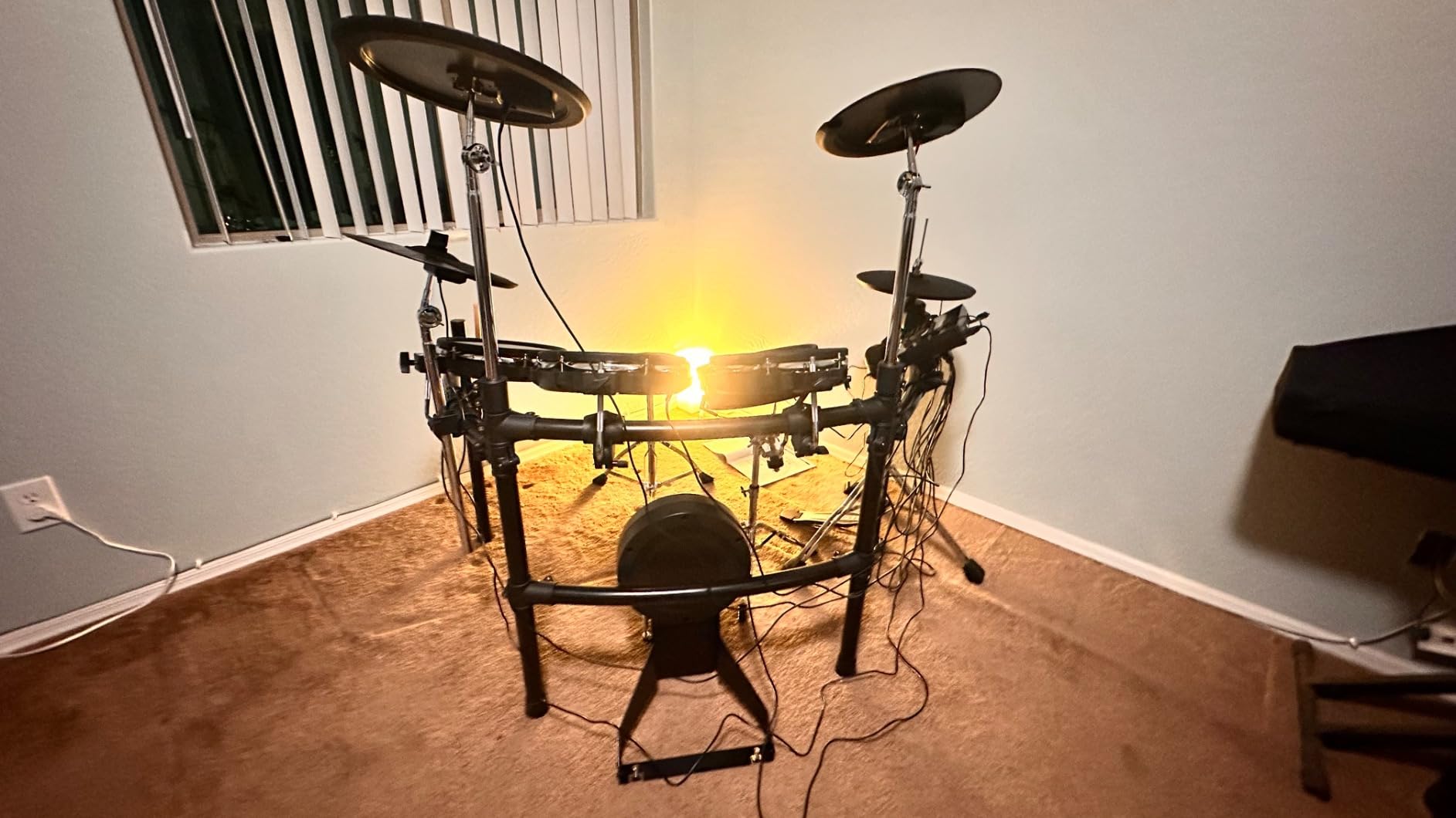 Fesley Electric Drum Set, Electronic Drum Set with 4 Quiet Mesh Drum Pads, Independent HiHat and Kick Drum Full Size Adult Drum Set, 3 Cymbals with Choke, 225 Sounds, USB MIDI, Drum Throne, and Sticks - Customer Photo 1