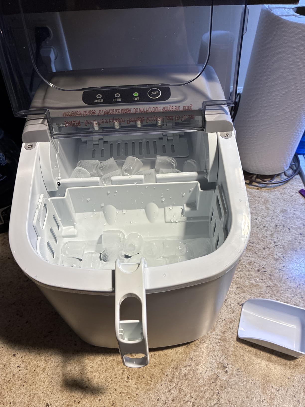 AGLUCKY Ice Makers Countertop, Portable Ice Machine Maker with Handle, Self-Cleaning, 26Lbs/24H, 9 Cubes Ready in 6 Mins, Scoop and Basket, for Home/Office/Kitchen (Grey) - Customer Photo 2