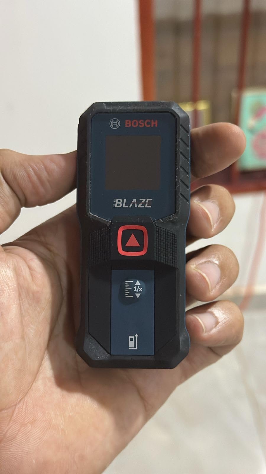 BOSCH GLM100-23 100 Ft Blaze Laser Distance Measure, Includes 2 AA Batteries - Customer Photo 1