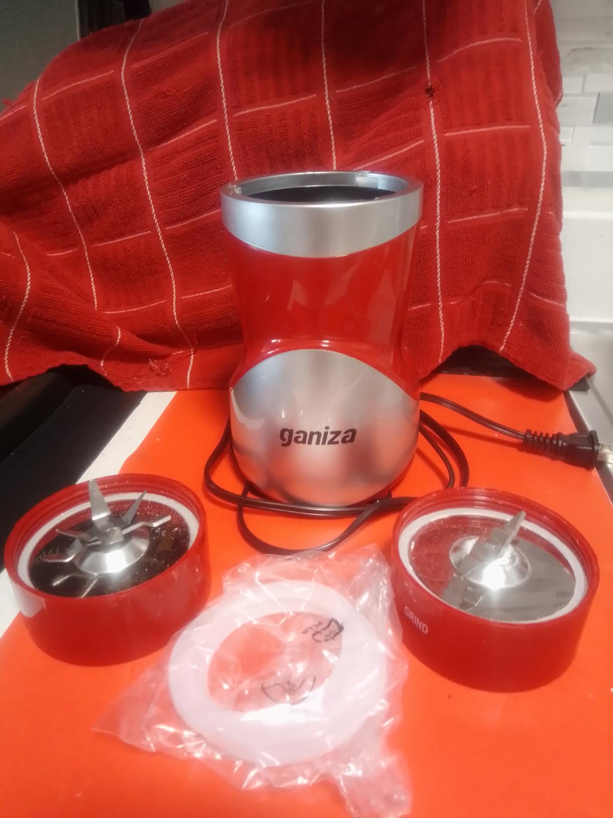 Ganiza Smoothie Blender, 900W Blenders for Shakes and Smoothies, 15-Piece Personal Blender and Grinder Combo for Kitchen, Smoothies Maker with 4 BPA-Free Portable Cup, Nutritious Recipe - Customer Photo 1