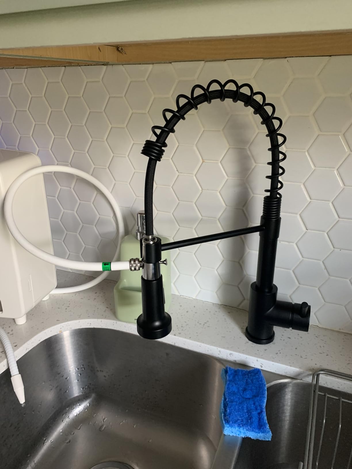 LUFEIDRA Touchless Kitchen Faucet with Pull Down Sprayer-Black Kitchen Faucet with Side Motion Sensor, Smart Hands-Free Spring Kitchen Sink Faucet for Modern Rv Outdoor Laundry Bar Sink, Matte Black - Customer Photo 2