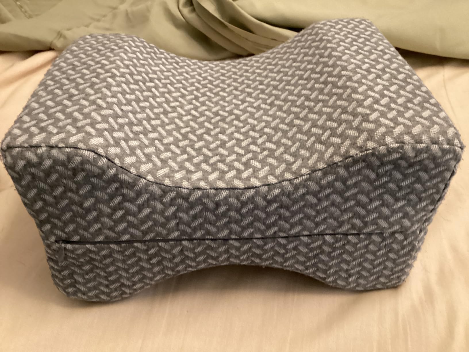 BlissTrends Memory Foam Knee Pillow, Knee Pillow for Side Sleepers, Leg Pillows for Sleeping Blood Circulation, Elevation Pillow for Spine Aligning, Sciatica, Back, Hip, Knee, Ankle Pain, Grey - Customer Photo 1