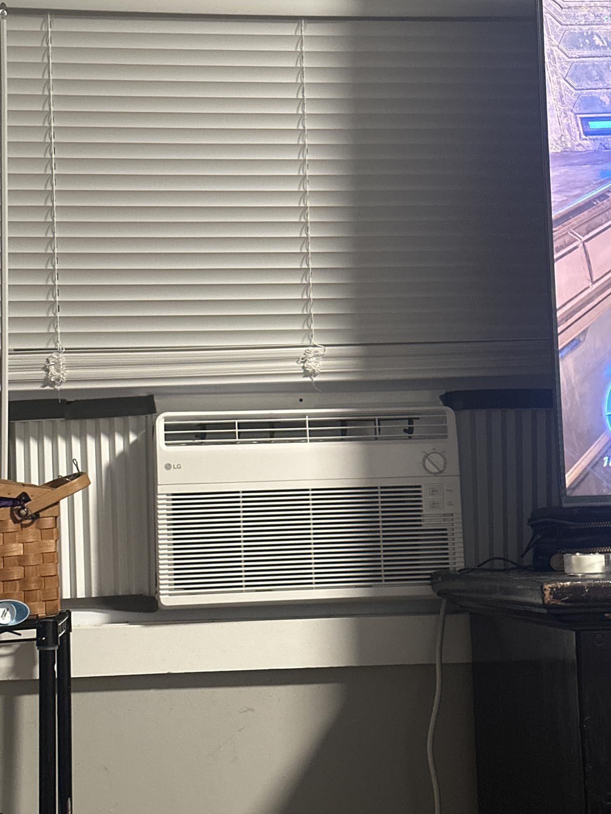 LG 5000 BTU Window Air Conditioner [2024 New] Easy Mechanical Control Ultra-Quiet Compact-size Cools 150 Sq.Ft. for Small Room, Washable Filter AC Unit Easy Installation White LW5024X - Customer Photo 1