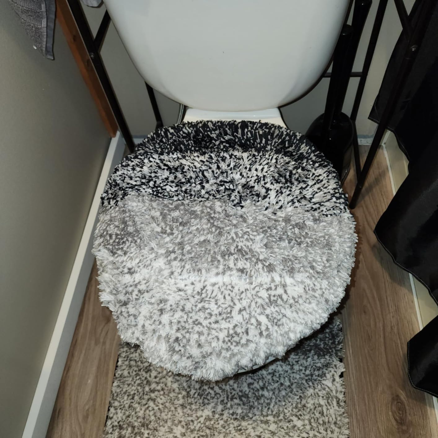 OLANLY Soft Microfiber Bathroom Toilet Lid Cover, Machine Washable Seat Covers, 17.5x15, Stays in Place Rubber Backing, Fits Most Round, Elongated and Oblong Lids, Accessories Decor, Gray Customer Review OLANLY Soft Microfiber Bathroom Toilet Lid Cover, Machine Washable Seat Covers, 17.5x15, Stays in Place Rubber Backing, Fits Most Round, Elongated and Oblong Lids, Accessories Decor, Gray - Customer Photo 1