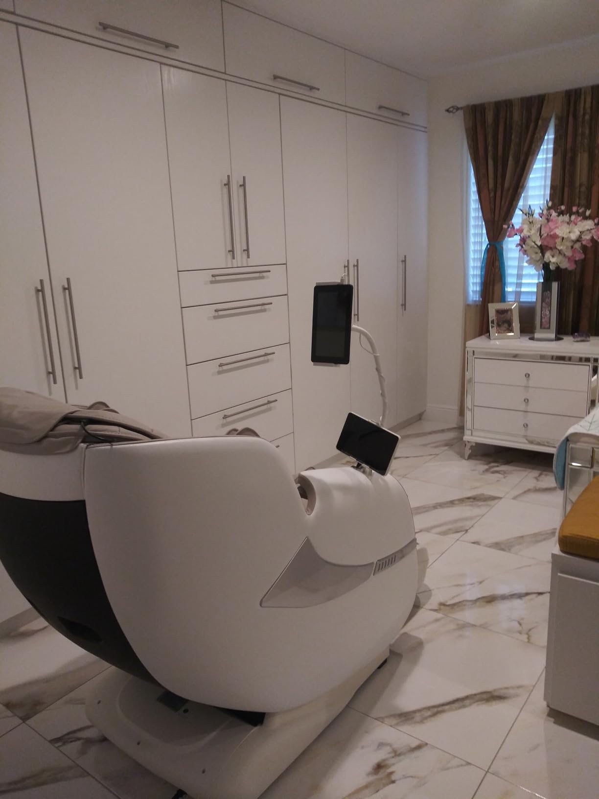 2025 Massage Chair Full Body, Zero Gravity SL-Track Shiatsu Massage Recliner Chair with Heat, AI Control, Body Scan and Calfrest Extension Customer Review 2025 Massage Chair Full Body, Zero Gravity SL-Track Shiatsu Massage Recliner Chair with Heat, AI Control, Body Scan and Calfrest Extension - Customer Photo 1