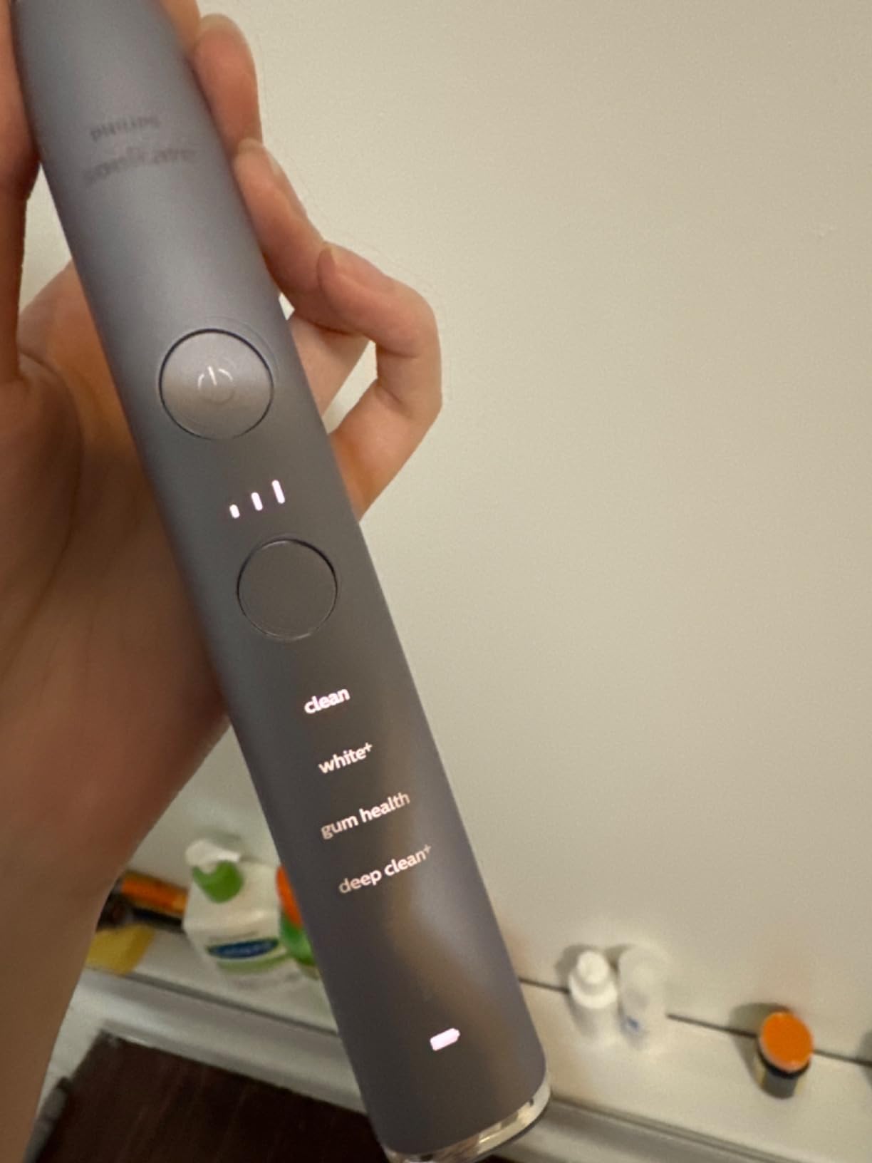 Philips Sonicare DiamondClean Smart 9300 Electric Toothbrush, Sonic Toothbrush with App, Pressure Sensor, Brush Head Detection, 4 Brushing Modes and 3 Intensity Levels, White, Model HX9903/05 - Customer Photo 1