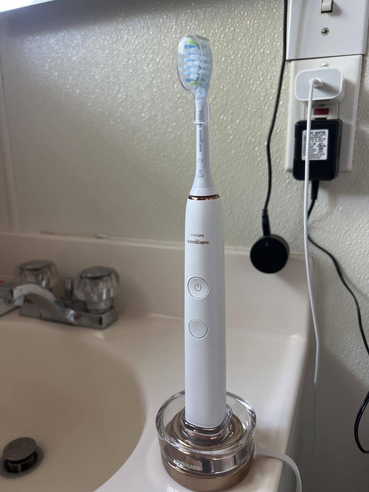 Philips Sonicare DiamondClean Smart 9300 Electric Toothbrush, Sonic Toothbrush with App, Pressure Sensor, Brush Head Detection, 4 Brushing Modes and 3 Intensity Levels, White, Model HX9903/05 - Customer Photo 3