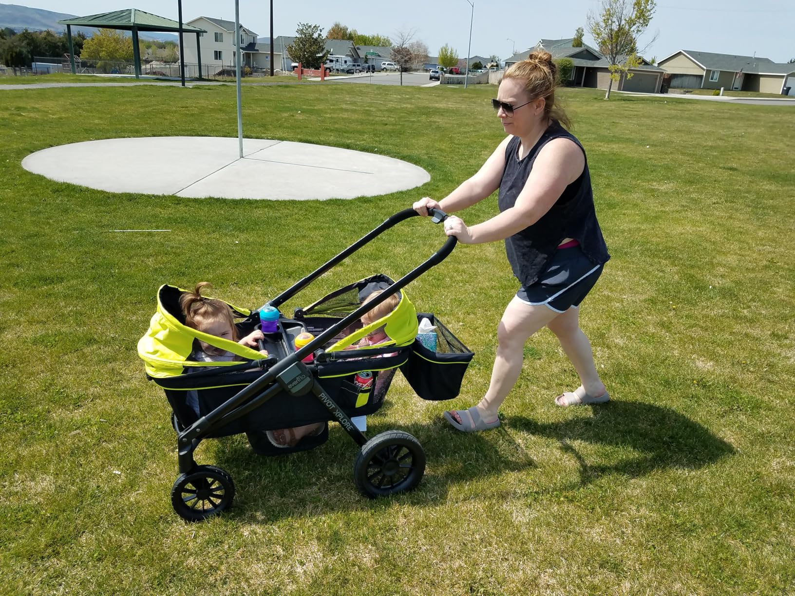 Evenflo Pivot Xplore Dreamz All-Terrain Stroller Wagon with Bassinet Insert (Jetsetter Black) - Customer Photo 1