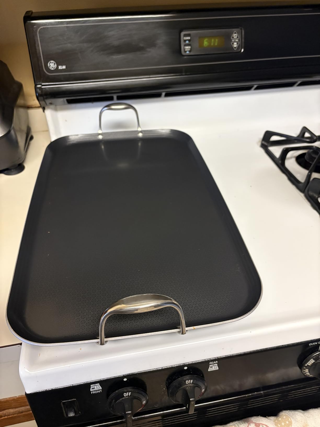 HexClad Hybrid Nonstick 13-Inch Griddle Pan, Stay-Cool Handle, Dishwasher-Friendly, Oven-Safe Up to 900°F, Induction Ready, Compatible with All Cooktops - Customer Photo 1