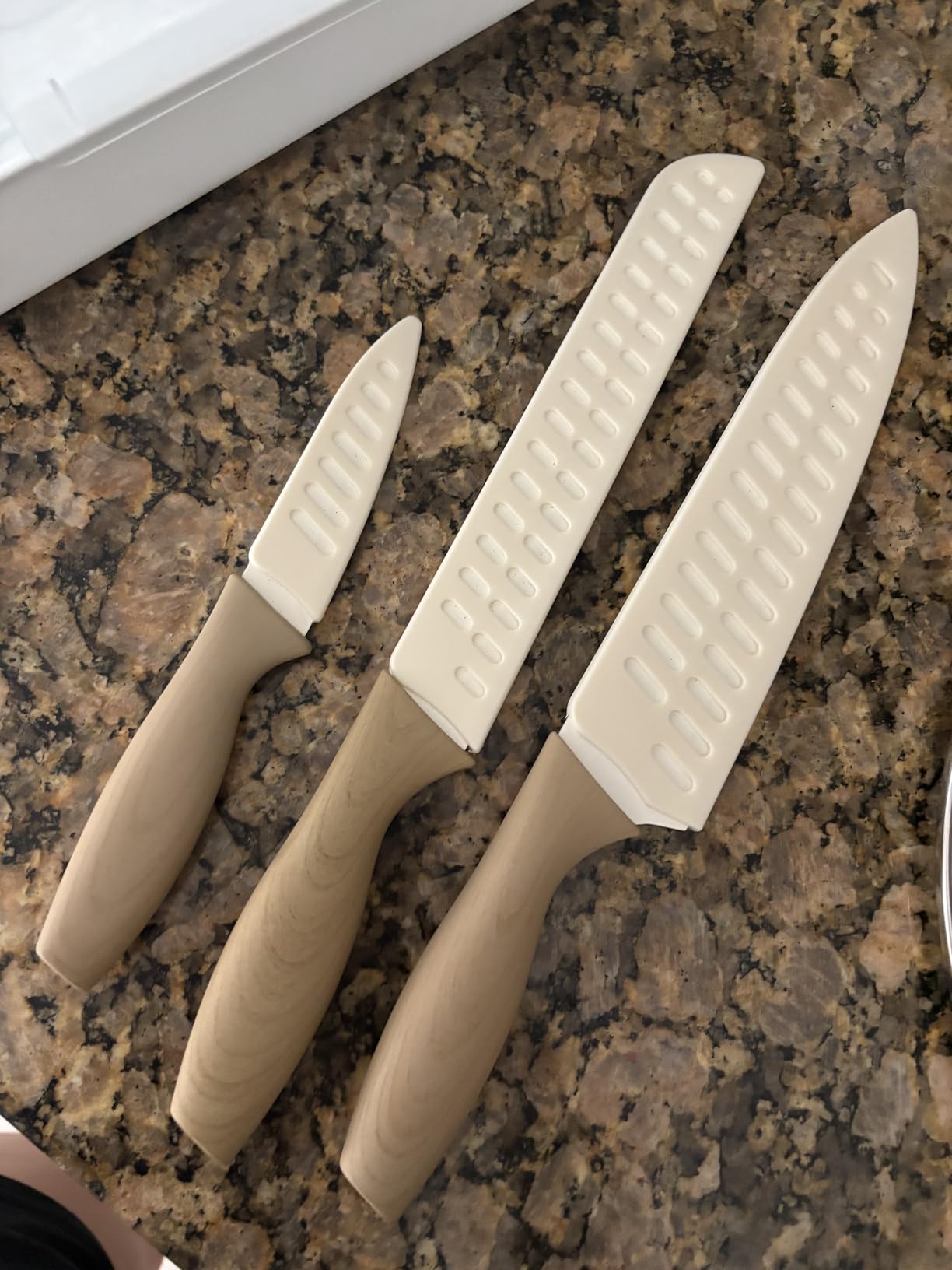 CAROTE 12PCS Knife set with Blade Guards, Granite Nonstick Ceramic Coating, Stainless Steel blade, Wood Grain Handle, Essential knife set, White - Customer Photo 1