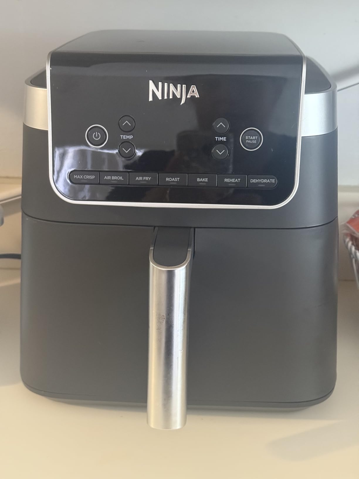 Ninja | Air Fryer | 6.5 QT Pro XL Capacity fits 9lbs of Wings | 6-in-1 Max Crisp, Air Fry, Roast, Bake, Reheat & Dehydrate | Nonstick Basket, Crisper Plate & Recipe Guide | Grey | AF181 - Customer Photo 1