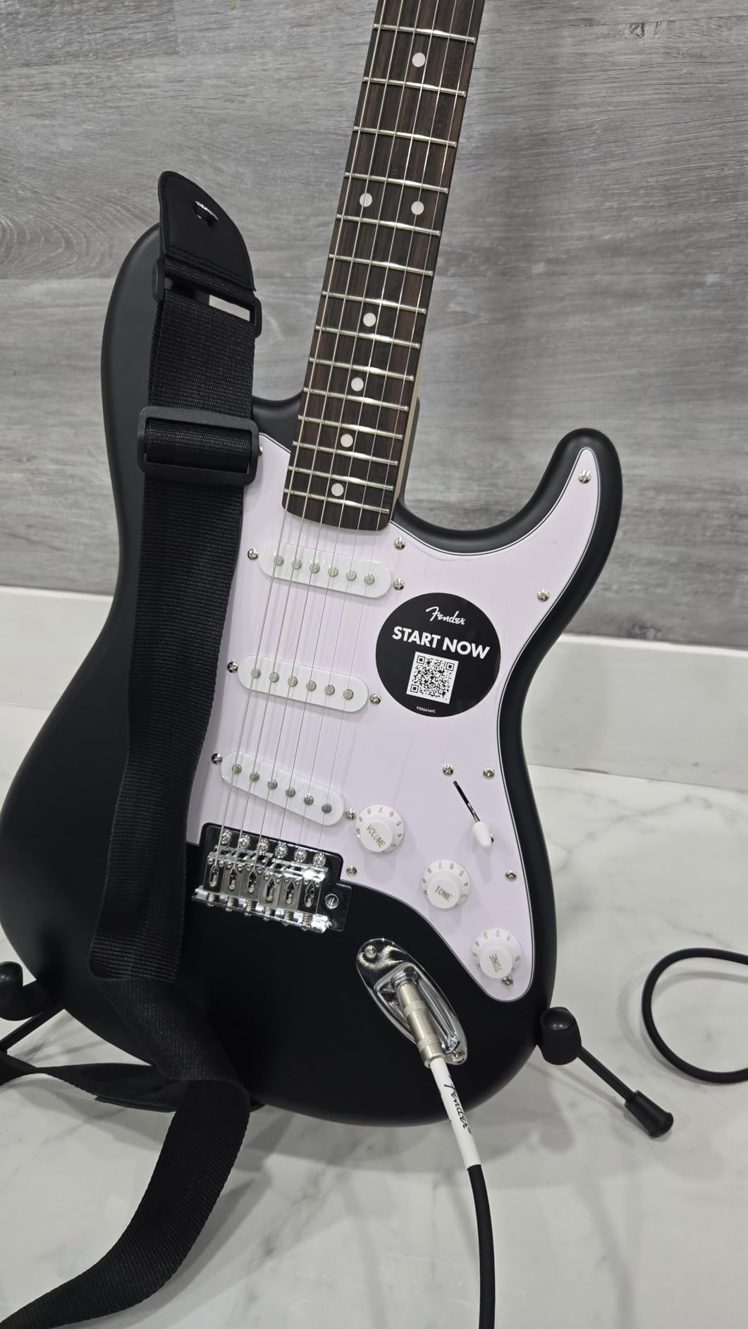 Fender Squier Debut Series Stratocaster Electric Guitar Kit, Beginner Guitar Kit, with 2-Year Warranty, with Padded Gig Bag, Frontman 10G Amp, Strap, and More, Includes Free Lessons, Black - Customer Photo 2