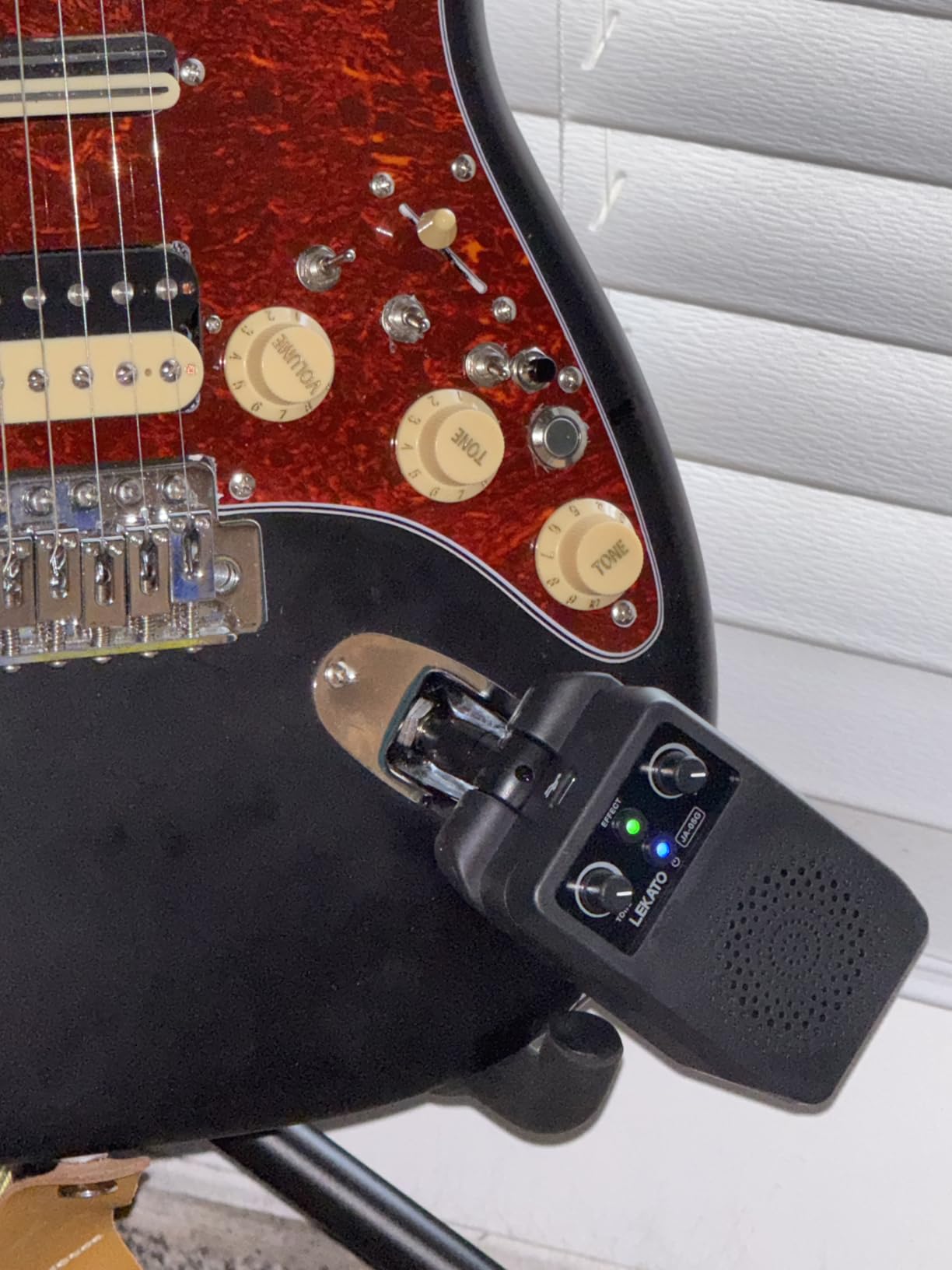 LEKATO Mini Electric Guitar Amp 5W, Portable Guitar Amp Bluetooth with Built-in 4 Effects, Clean Distortion Overdrive Reverb, Rechargeable Small Amplifier for Practice, Black (JA-05G) - Customer Photo 2