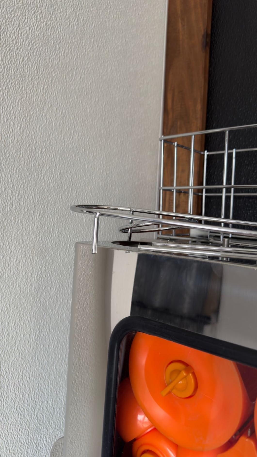 VEVOR Commercial Orange Juicer Machine, 120W Automatic Juice Extractor with Water Tap, Stainless Steel Orange Squeezer 20 Oranges/Minute, with Pull-Out Filter Box, PC Cover, 2 Peel Collecting Buckets - Customer Photo 1