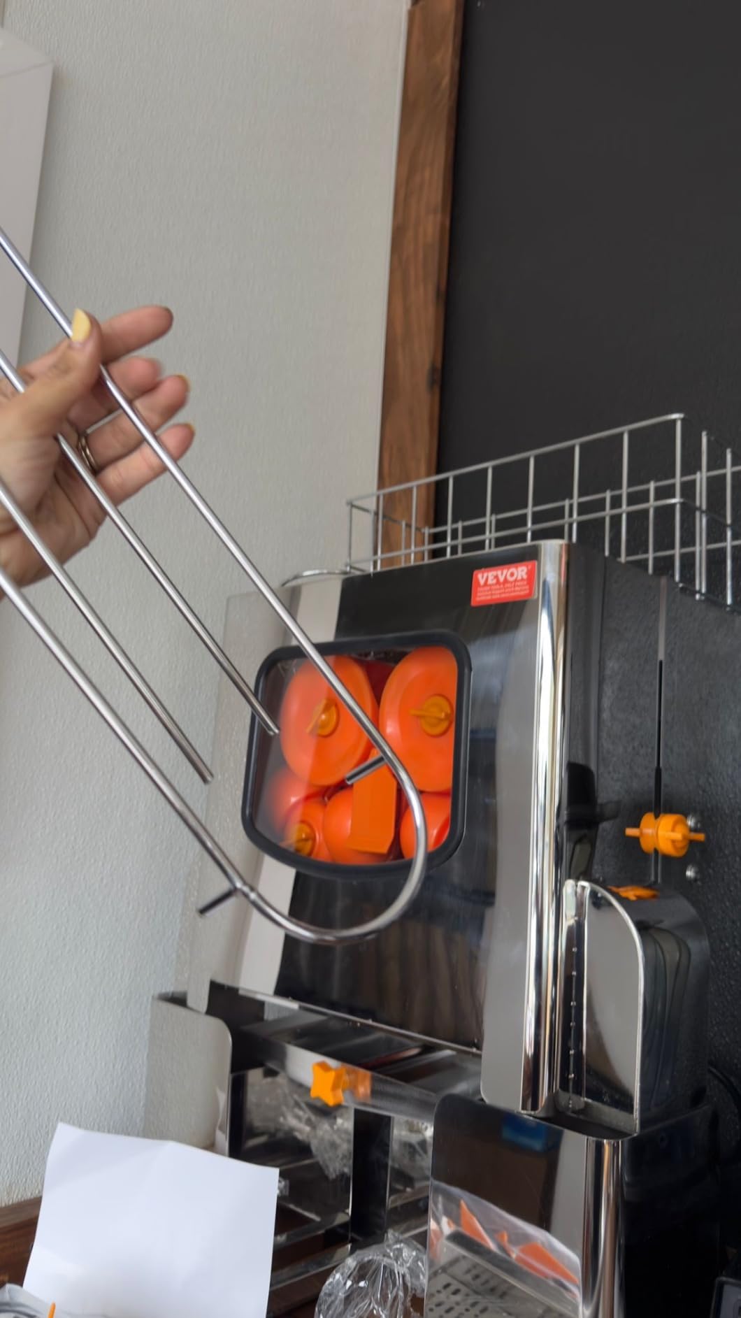 VEVOR Commercial Orange Juicer Machine, 120W Automatic Juice Extractor with Water Tap, Stainless Steel Orange Squeezer 20 Oranges/Minute, with Pull-Out Filter Box, PC Cover, 2 Peel Collecting Buckets - Customer Photo 2