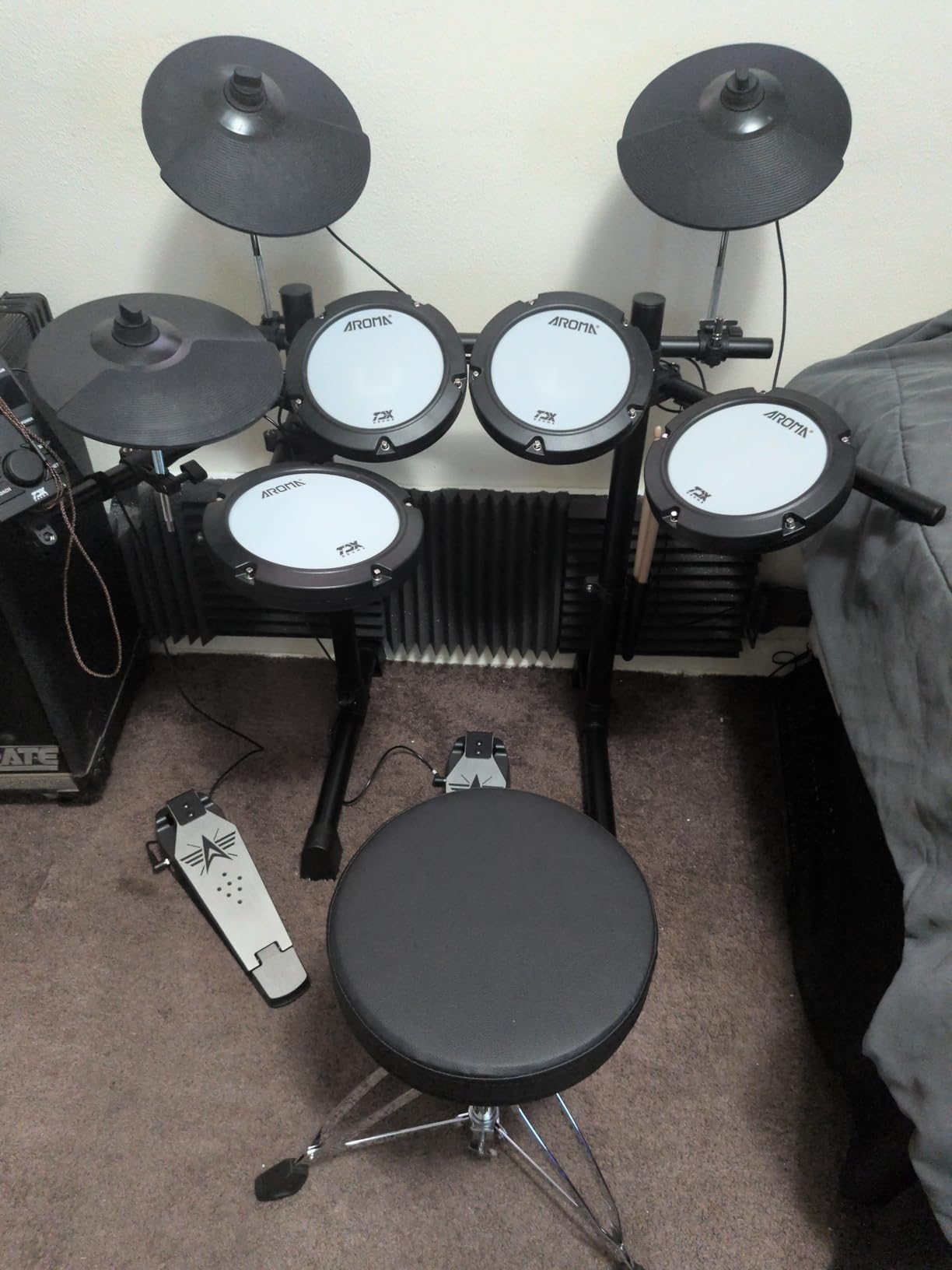 AROMA TDX-18 Electronic Drum Set with 4 Quiet Mesh Drum Pads, 2 Switch Pedal, Portable and Solid Drum Set with, Bluetooth, Drum Throne, Headphones and Sticks - Customer Photo 1