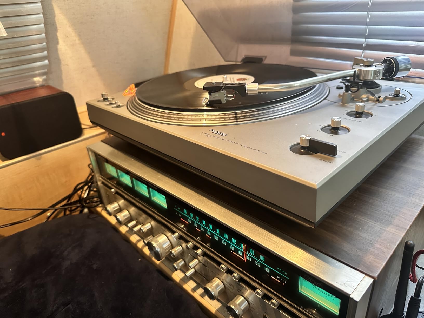 Powered Bluetooth Bookshelf Speakers, 40W Record Player Speakers with 2.75 Inch Woofer, Stereo Speakers with Optical/AUX/TV-ARC Connection for Turntable, No Receiver or Amplifier Required - Customer Photo 1