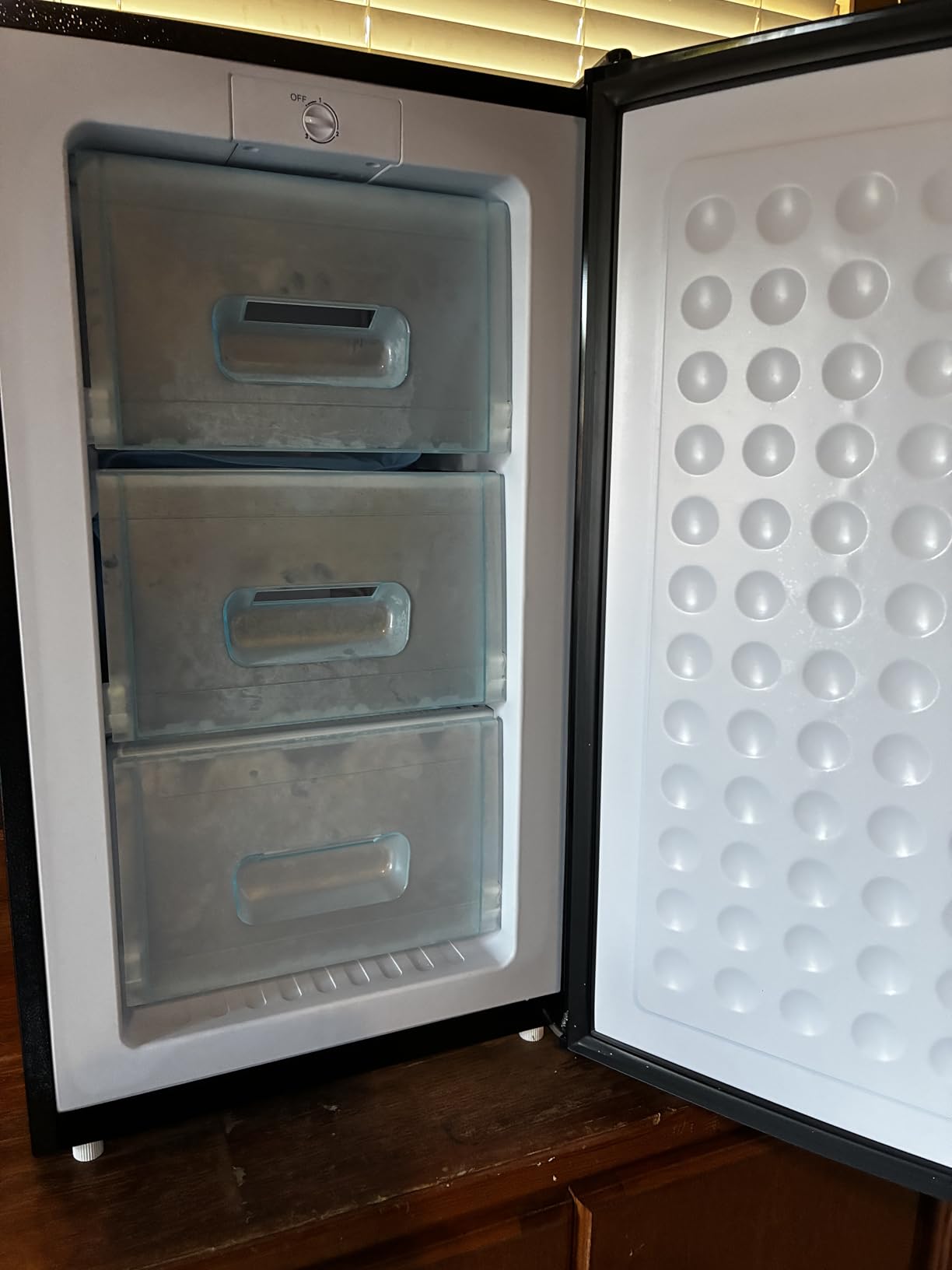 Maine Upright Freezer 3.6 Cu.Ft Mini Freezer with Reversible Stainless Steel Door Freestanding Compact Freezer with 3 Adjustable Thermostat, Small Freezer for Apartment Dorm (Silver) Customer Review Maine Upright Freezer 3.6 Cu.Ft Mini Freezer with Reversible Stainless Steel Door Freestanding Compact Freezer with 3 Adjustable Thermostat, Small Freezer for Apartment Dorm (Silver) - Customer Photo 1