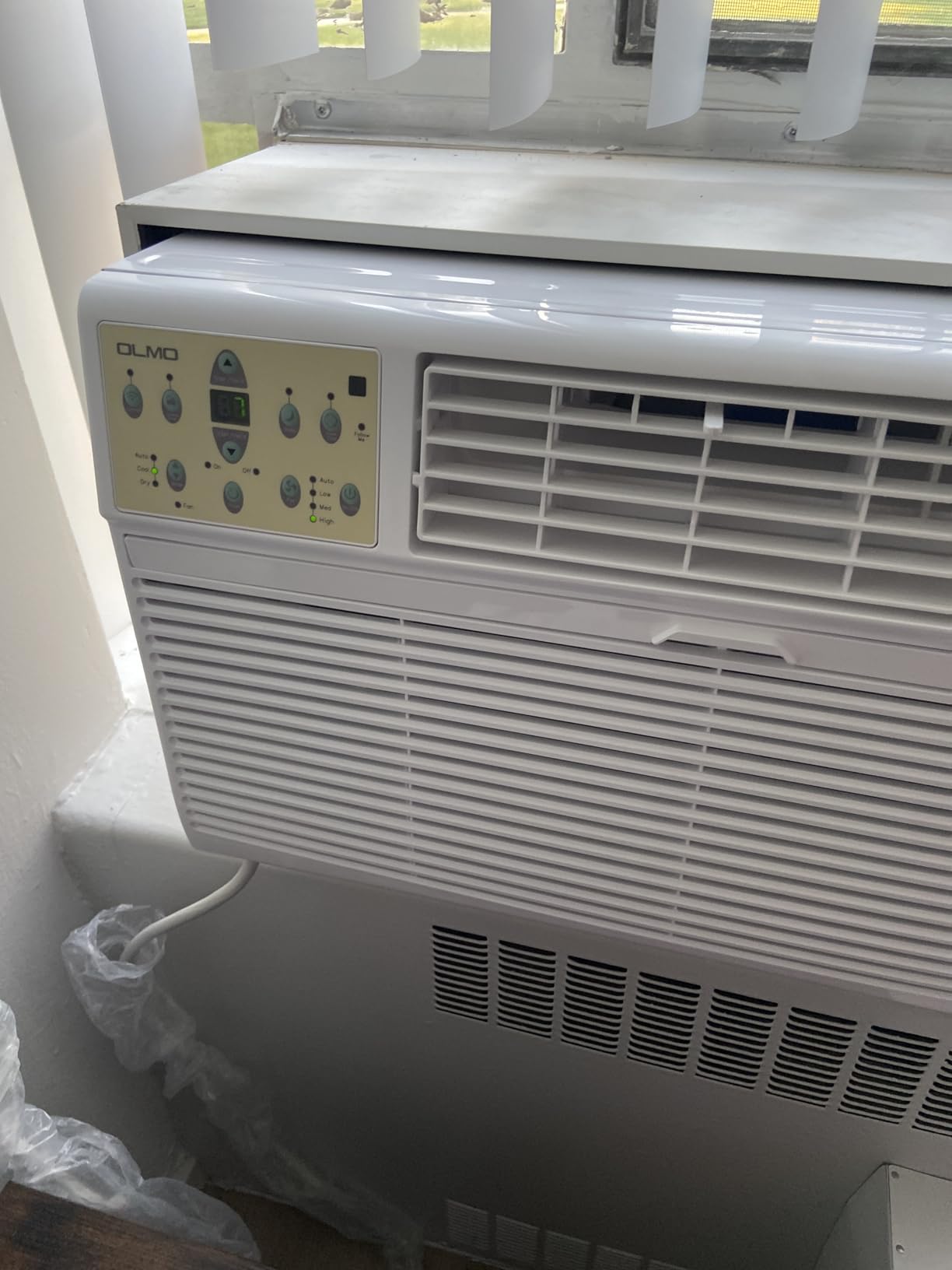 OLMO TTW 14,000 btu 230V Through-the-Wall Air Conditioner with Remote Control and built in Smart Kit, (Heating and Cooling) (R32 Refrigerant) Customer Review OLMO TTW 14,000 btu 230V Through-the-Wall Air Conditioner with Remote Control and built in Smart Kit, (Heating and Cooling) (R32 Refrigerant) - Customer Photo 3