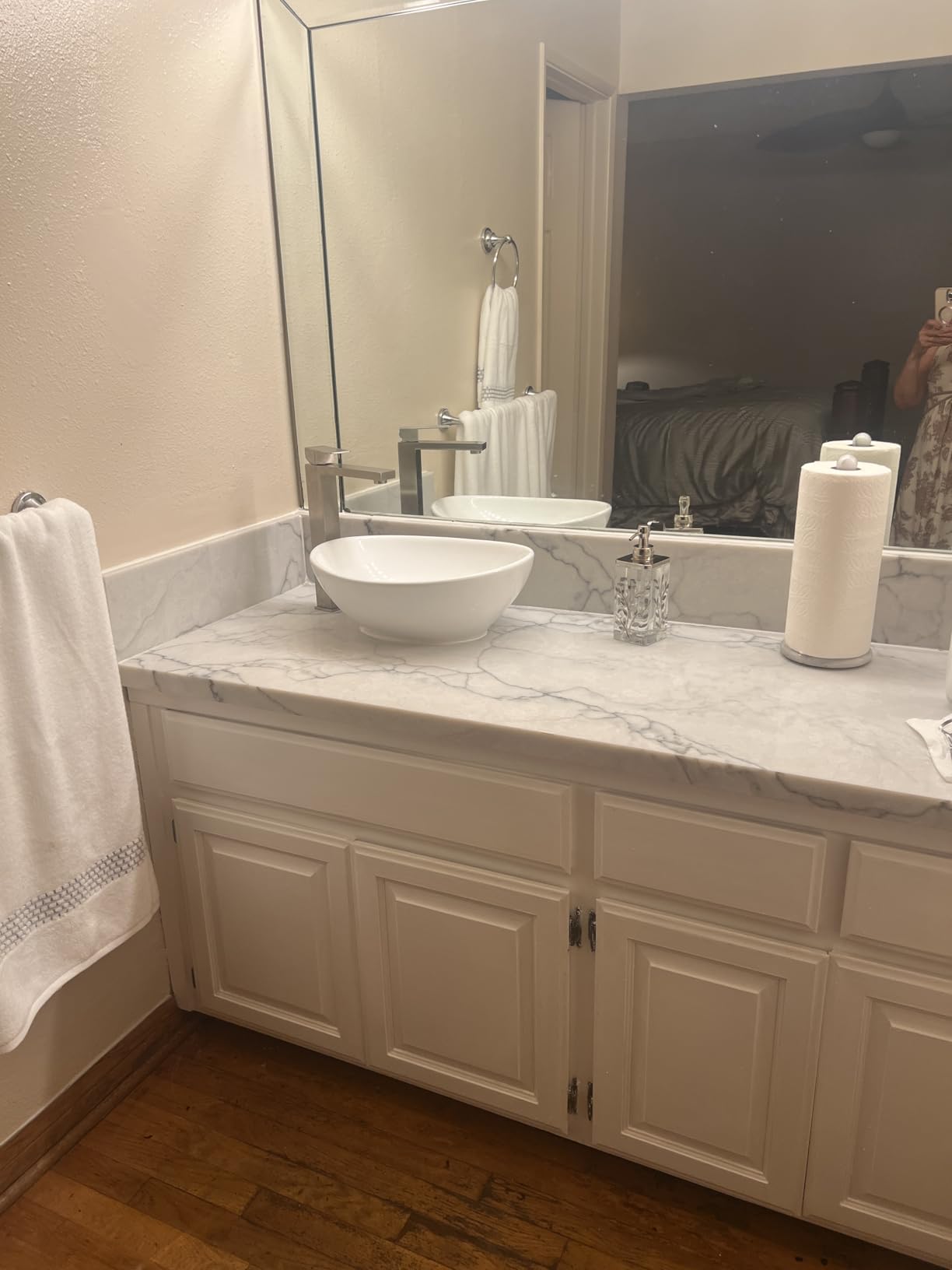 HOROW Undermount Bathroom Sink Rectangle, 20 x 15 Inch Rectangular Vessel Sink with Overflow, White Ceramic Under Counter Sink for Bathroom, Small Porcelain Square Lavatory Vanity Customer Review HOROW Undermount Bathroom Sink Rectangle, 20 x 15 Inch Rectangular Vessel Sink with Overflow, White Ceramic Under Counter Sink for Bathroom, Small Porcelain Square Lavatory Vanity - Customer Photo 1