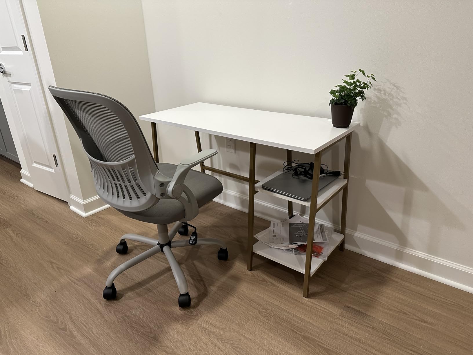Sweetcrispy Office Computer Desk Managerial Executive Chair, Ergonomic Mid-Back Mesh Rolling Work Swivel Chairs with Wheels, Comfortable Lumbar Support, Comfy Arms for Home,Bedroom,Study,Student,Black - Customer Photo 1