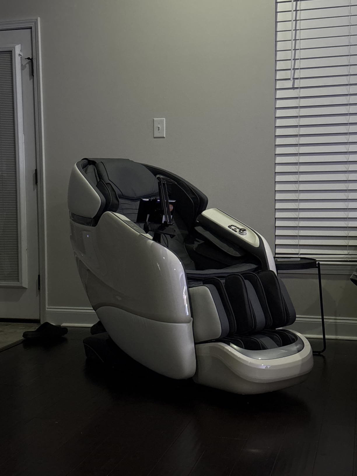 KTENTITO Massage Chair Full Body, 2025 Zero Gravity SL-Track Shiatsu Massage Chairs Recliner with AI Voice, LED Backlight Remote Control, Waist & Calf Heating Phone Controller and Holder G6 White Grey Customer Review KTENTITO Massage Chair Full Body, 2025 Zero Gravity SL-Track Shiatsu Massage Chairs Recliner with AI Voice, LED Backlight Remote Control, Waist & Calf Heating Phone Controller and Holder G6 White Grey - Customer Photo 1