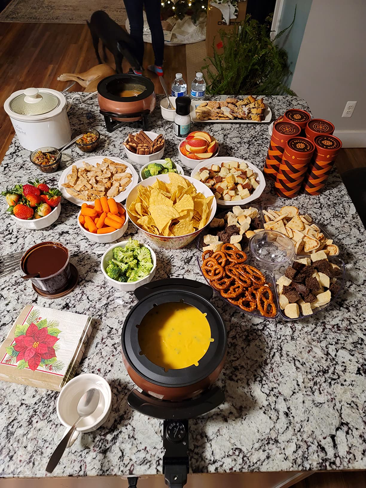 Hamilton Beach 12 Cup Electric Fondue Pot Set with Temperature Control, 6-Color Coded Forks, for Cheese, Chocolate, Hot Oil, Broth, 3 Quart PFAS-Free Nonstick Interior, Gray (86202) - Customer Photo 2