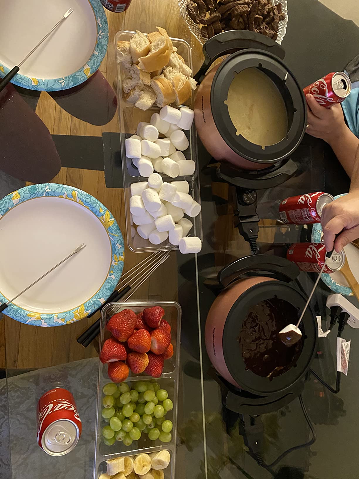 Hamilton Beach 12 Cup Electric Fondue Pot Set with Temperature Control, 6-Color Coded Forks, for Cheese, Chocolate, Hot Oil, Broth, 3 Quart PFAS-Free Nonstick Interior, Gray (86202) - Customer Photo 3