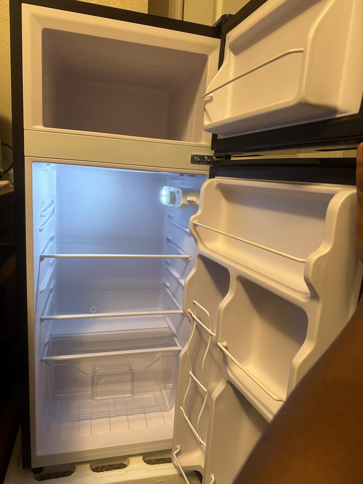 Double Door Refrigerator with Freezer, 4.5 Cu.Ft, Small Fridge with Freezer, 7 Settings Temperature Adjustable, Mini Refrigerator for Apartment Bedroom Dorm and Office (4.5 Cu.Ft, Black) Customer Review Double Door Refrigerator with Freezer, 4.5 Cu.Ft, Small Fridge with Freezer, 7 Settings Temperature Adjustable, Mini Refrigerator for Apartment Bedroom Dorm and Office (4.5 Cu.Ft, Black) - Customer Photo 2