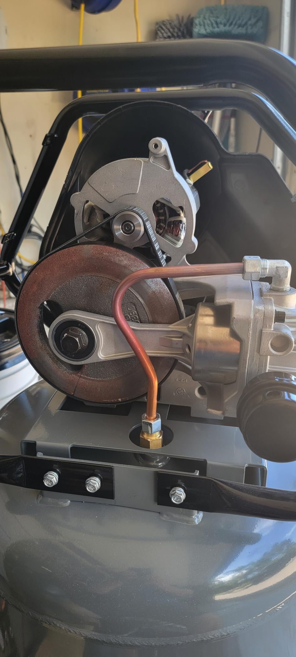 Klutch 20-Gallon Air Compressor, 2 HP, 120 Volts, 175 PSI - Customer Photo 2
