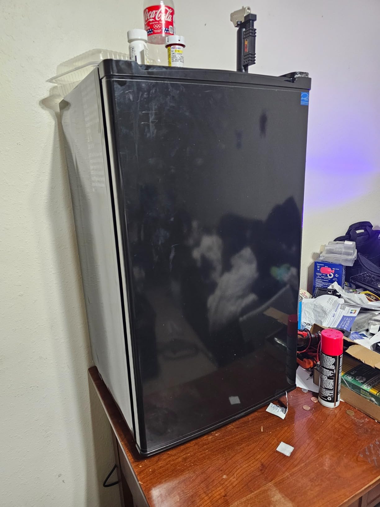 Sweetcrispy 3.2 Cu.Ft Mini Fridge with Freezer Small Refrigerator Single Door Adjustable Thermostat Energy-efficient Low Noise, Compact Fridge for Bedroom, Office, Dorm (Black) Customer Review Sweetcrispy 3.2 Cu.Ft Mini Fridge with Freezer Small Refrigerator Single Door Adjustable Thermostat Energy-efficient Low Noise, Compact Fridge for Bedroom, Office, Dorm (Black) - Customer Photo 1