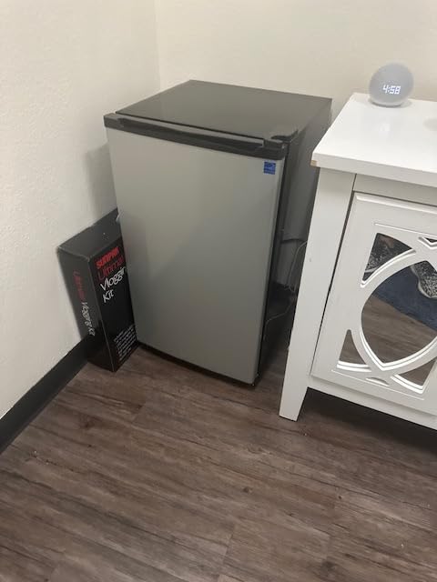 Sweetcrispy 3.2 Cu.Ft Mini Fridge with Freezer Small Refrigerator Single Door Adjustable Thermostat Energy-efficient Low Noise, Compact Fridge for Bedroom, Office, Dorm (Silver Door) Customer Review Sweetcrispy 3.2 Cu.Ft Mini Fridge with Freezer Small Refrigerator Single Door Adjustable Thermostat Energy-efficient Low Noise, Compact Fridge for Bedroom, Office, Dorm (Silver Door) - Customer Photo 2