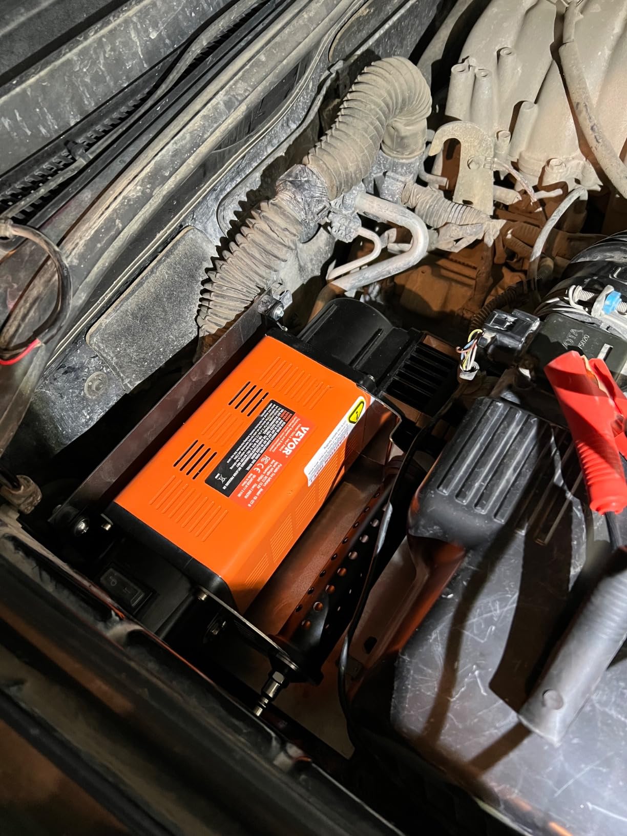 VEVOR 12V Heavy Duty Air Compressor with 6L Tank Kit, 6.35 CFM Portable Tire Inflator, 150PSI Offroad Air Compressor with Digital Pressure Gauge Tire Inflator for Trucks Car SUV 4 x 4 Vehicle RV - Customer Photo 2