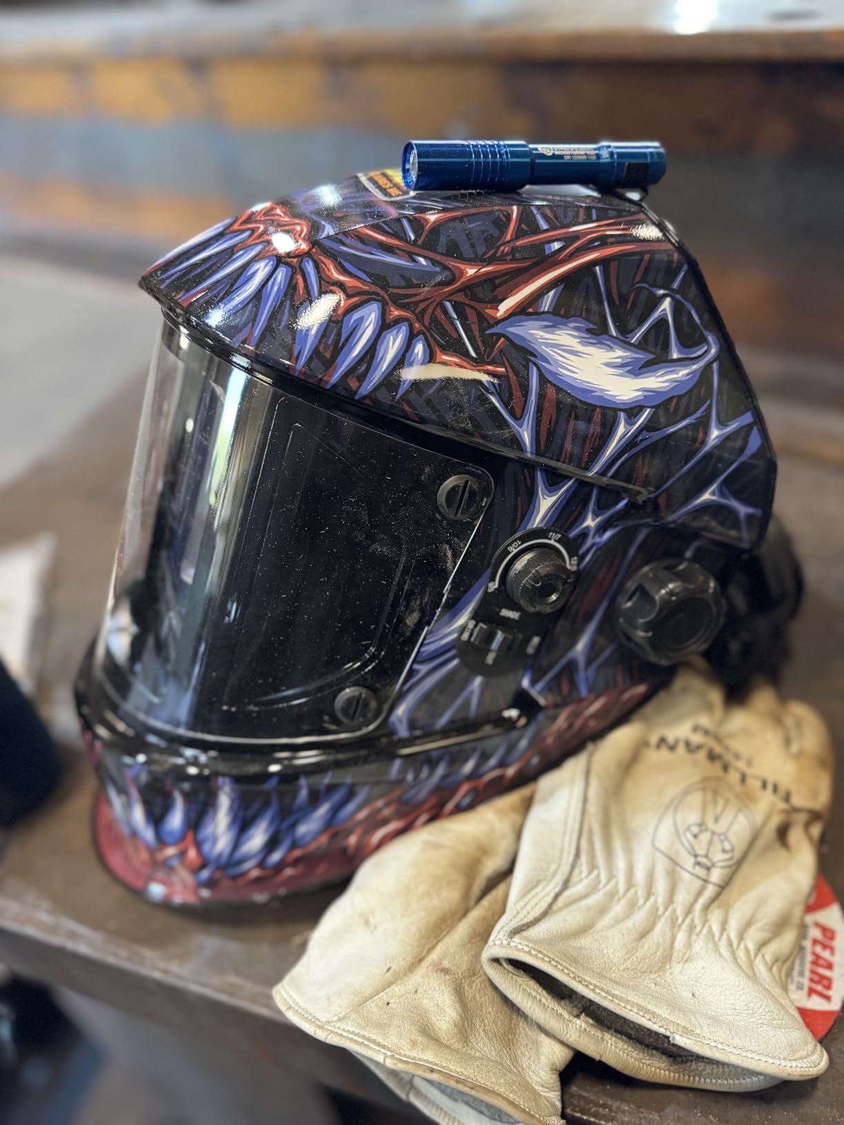 ARCCAPTAIN Auto Darkening Welding Helmet with Side View, 180° Panoramic View, 1/1/1/1 True Color Large Viewing Welding Hood with 4 Arc Sensor Solar Powered, Wide Shade 4/5-9/9-13 for TIG MIG ARC CUT - Customer Photo 1