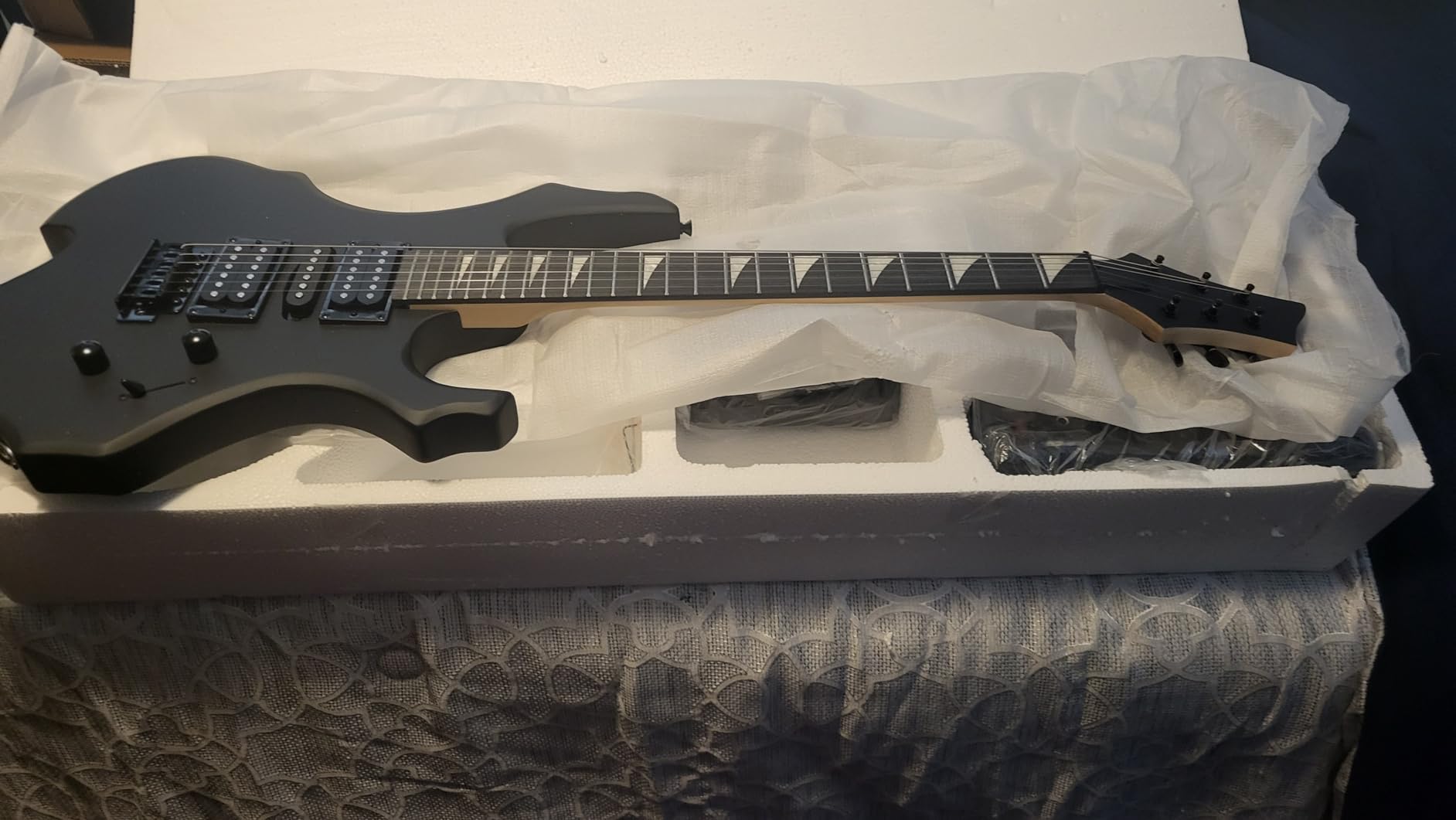 Ktaxon Burning Fire Design Electric Guitar Kit, 39-inch HSH Pickup Electric Guitar Beginner Guitar Set with Amplifier, Rosewood Fingerboard, 5-Ways Pickup Switch (Lightning Black) - Customer Photo 2